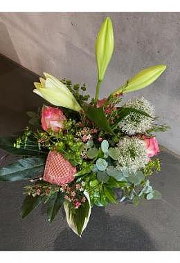 Kreativer Blumenstrauss mit Herz, ab CHF 45.00