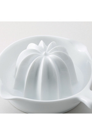 KAI SELECT 100 grapefruit squeezer
