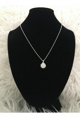 Verschiedene Halsketten in Silber 1.5m..