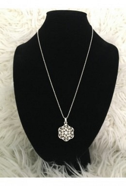 Verschiedene Halsketten in Silber 1.5m..