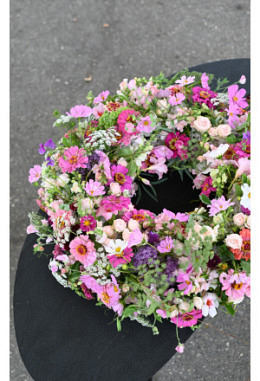 Blumenkranz Gartenblumen rosa