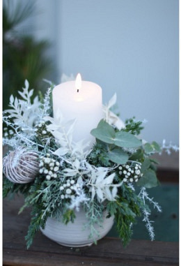 Dekoration mit LED-Kerze