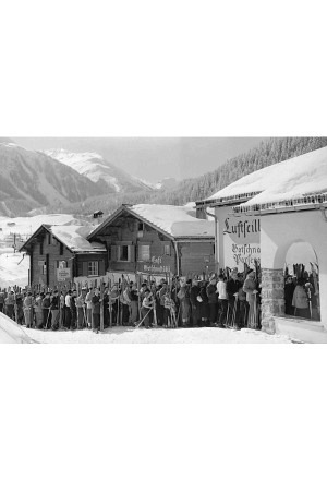 Anstehen bei der Gotschnabahn