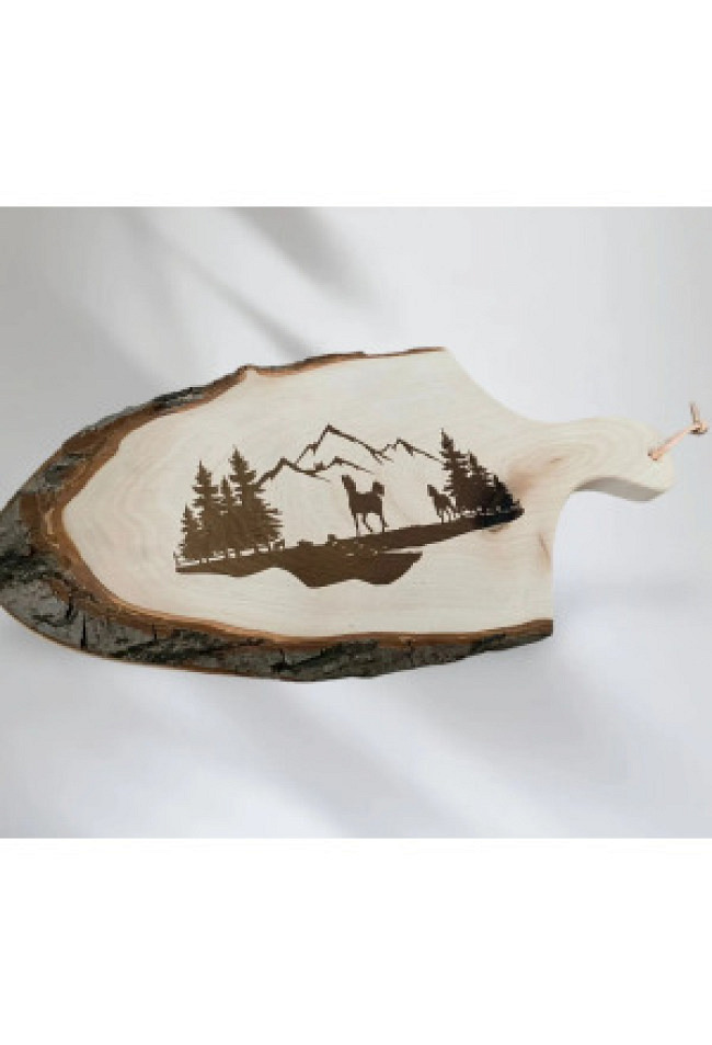 Schneidebrettchen mit Rinde