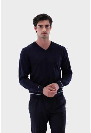 V-Ausschnitt Pullover aus Merzerisierter Merinowolle