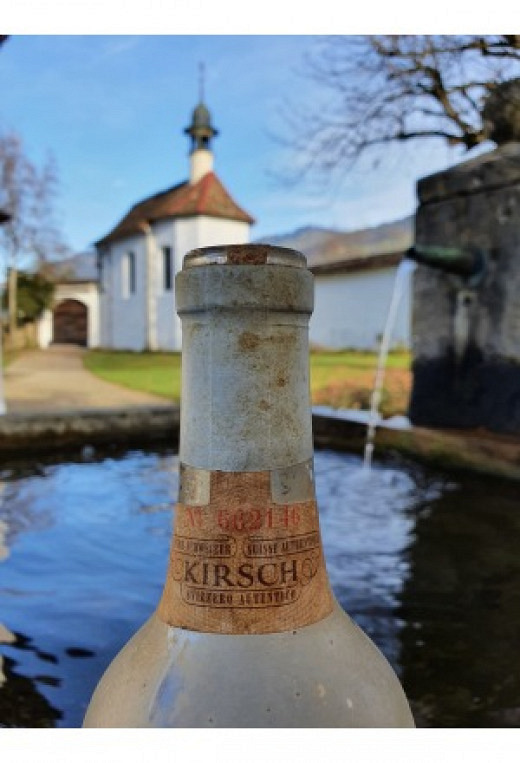 1953 Kirsch Originalflasche mit Echthe..