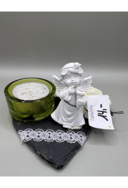 Engeli mit Kerze auf Schieferherz