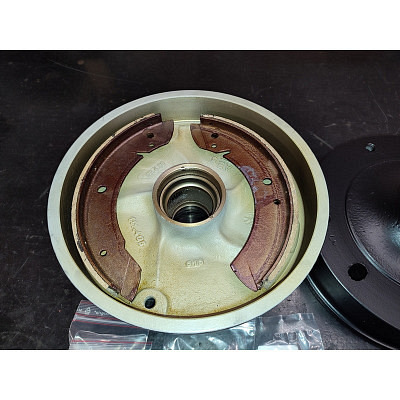 Bremstrommelsatz ORIGINAL Vorne komplett -57