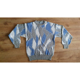 schöner bunter Pullover him