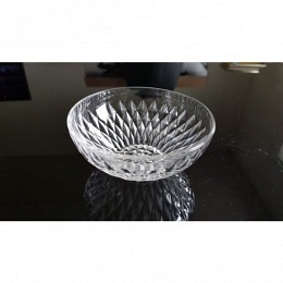 verzierte Glasschälchen