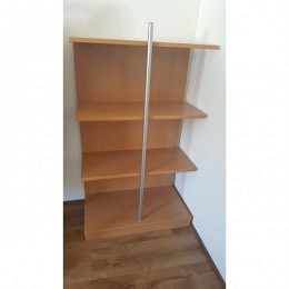 kleines Holzregal