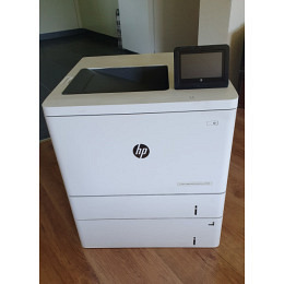 Drucker HP Color Laserjet Enterprise M553 mit Zusatzfach