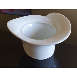 kleiner weisser Blumentopf - geschwung..