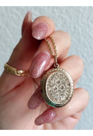 Victorian 9ct back and front Locket with buttercup flowers