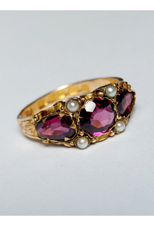 Victorian 15ct Gold English Ring with Garnets