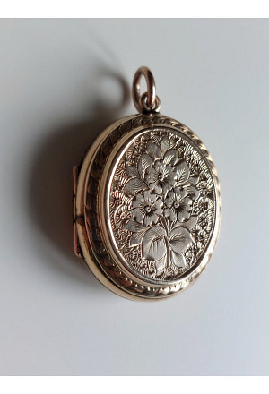 Victorian 9ct back and front Locket with buttercup flowers