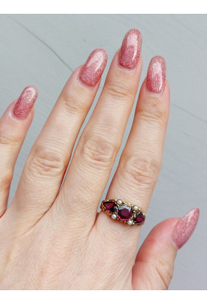 Victorian 15ct Gold English Ring with Garnets