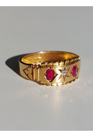 Edwardian English Gypsy Ring in 18k Gold with Rubies and Diamond