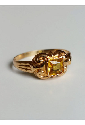 Mid-century 10k Gold Ring with a Yellow Stone