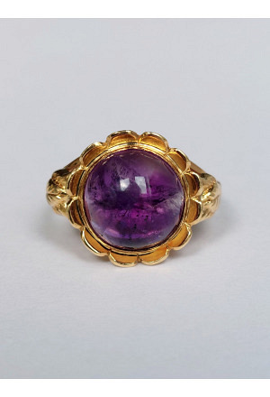 Mid-century Swedish 18k Gold Ring with Natural Amethyst Cabochon