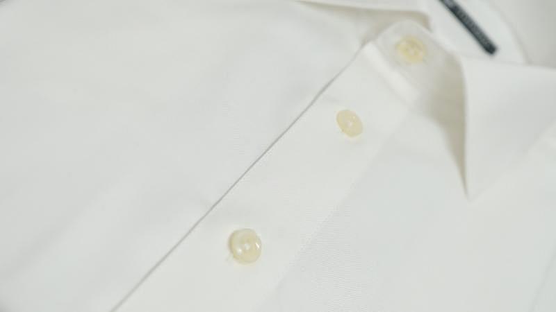 Hemd "angezogen" ivory offene Knopflei..