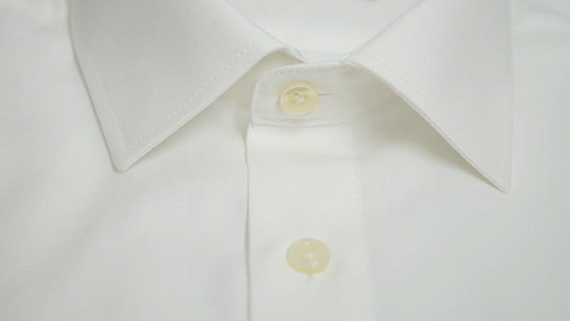 Hemd "angezogen" ivory offene Knopflei..