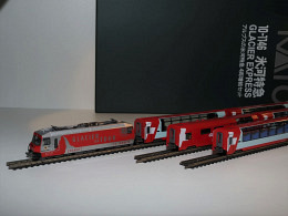 Kato 10-006 + 10-1146 Glacier-Express ..