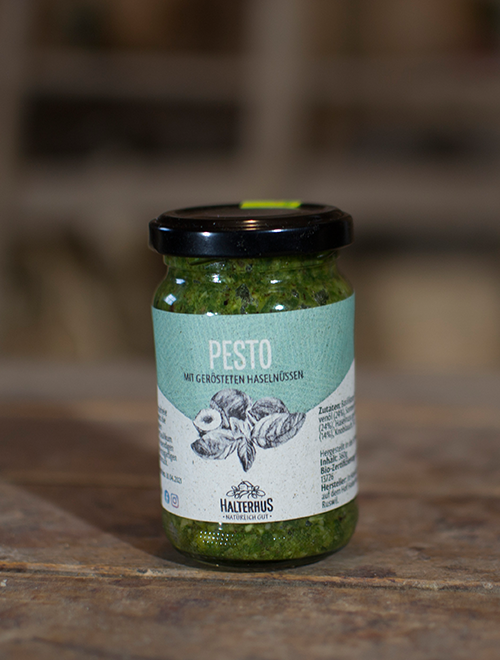 Basilikum Pesto mit gerösteten Haselnü..