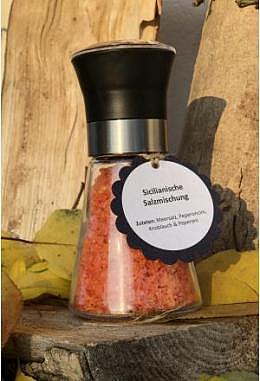 Mühle mit feurigem sizilianischem Gewü..