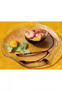 Aguacate con Gambas y Salsa Rosa