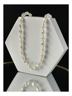  Moonlit Grace – Längsperlen Halskette mit goldenen Akzenten