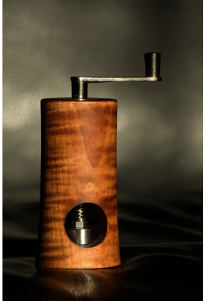 Muskatmühle aus geflammtem Ahorn, gebeizt