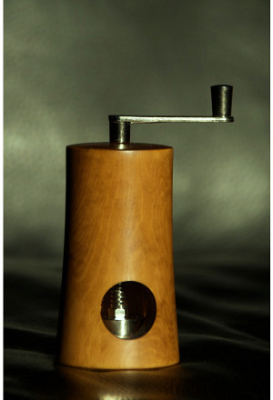 Muskatmühle aus gebeiztem Buchsbaum