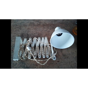 Ancienne lampe blanche