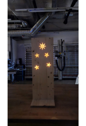 Beleuchtete Adventsdekoration in Sternenoptik