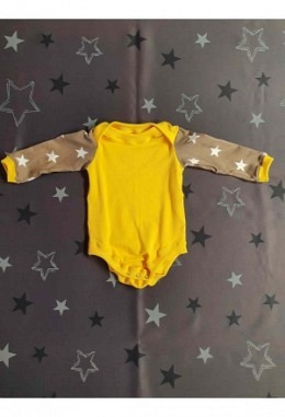 Body gelb/Sterne beige Grösse 62