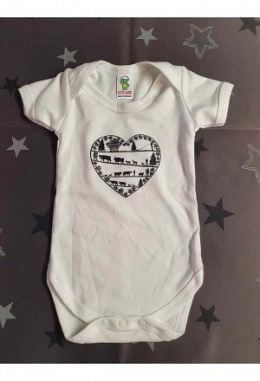 Body mit Scherenschnitt-Motiv