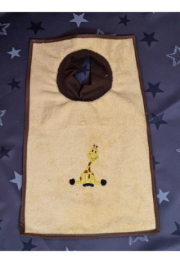 Schlupflätzli handmade pastellgelb mit Giraffe