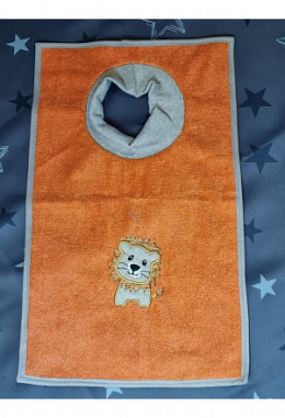 Schlupflätzli handmade orange mit Löwe