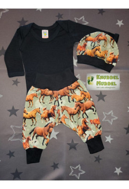 Set Body, Hose und Mütze Grösse 62/42 Pferde