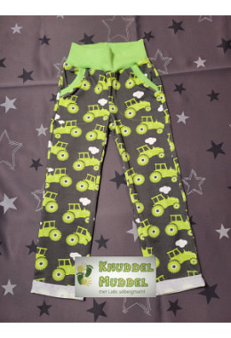 Hose KuddelMuddi handmade Grösse 110 Traktor grün